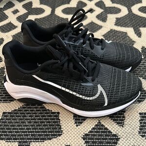 Nike Black and White Athletic Shoes with Breathable Knit Mesh